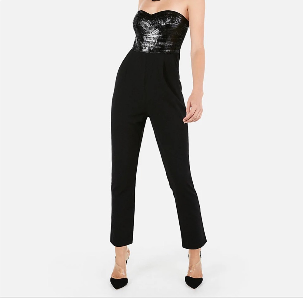 Beautiful jumpsuit, wore only once for a cruise. No rips or stain.